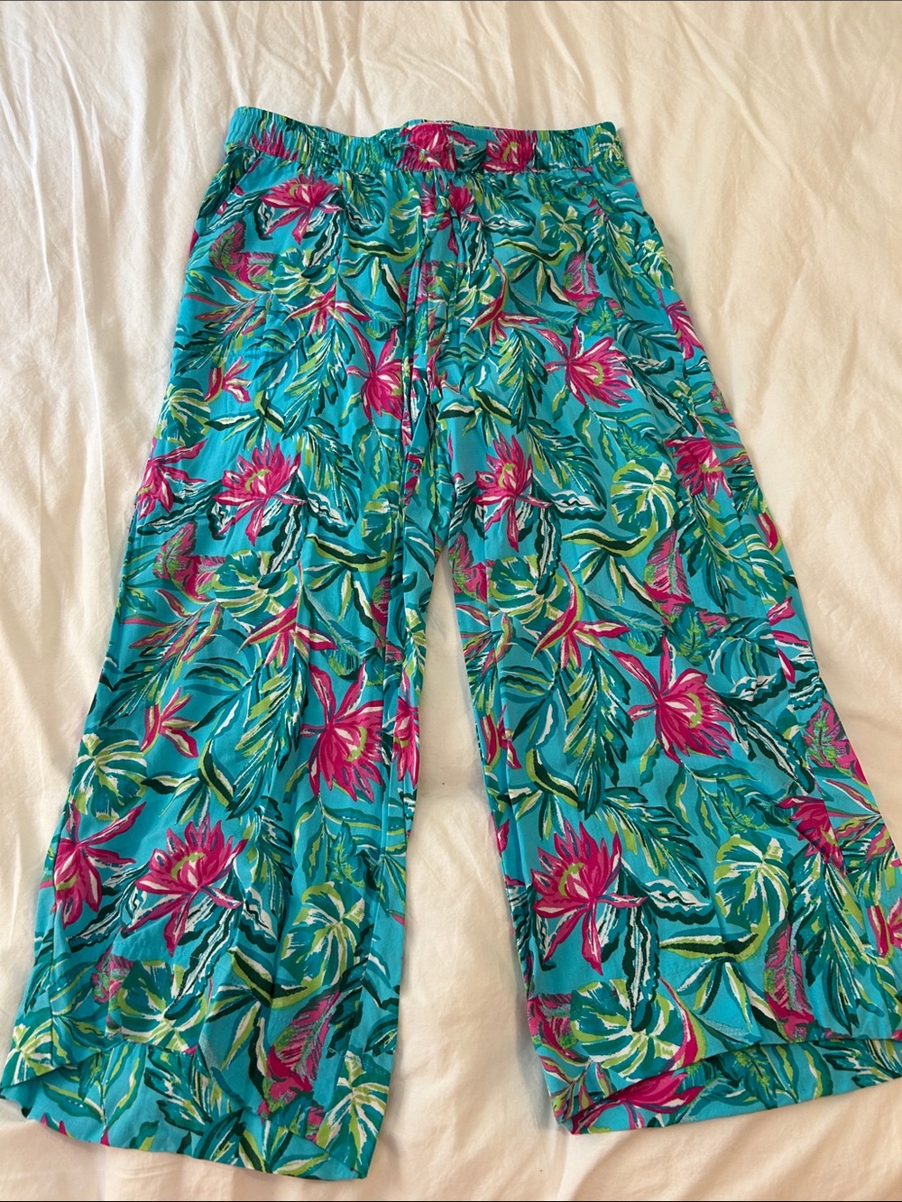 Woman’s petite cropped Teal Floral Wide-Leg Pants